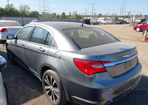 2013 Chrysler 200 Limited z USA, uszkodzony, nr VIN 1C3CCBCG8DN546535